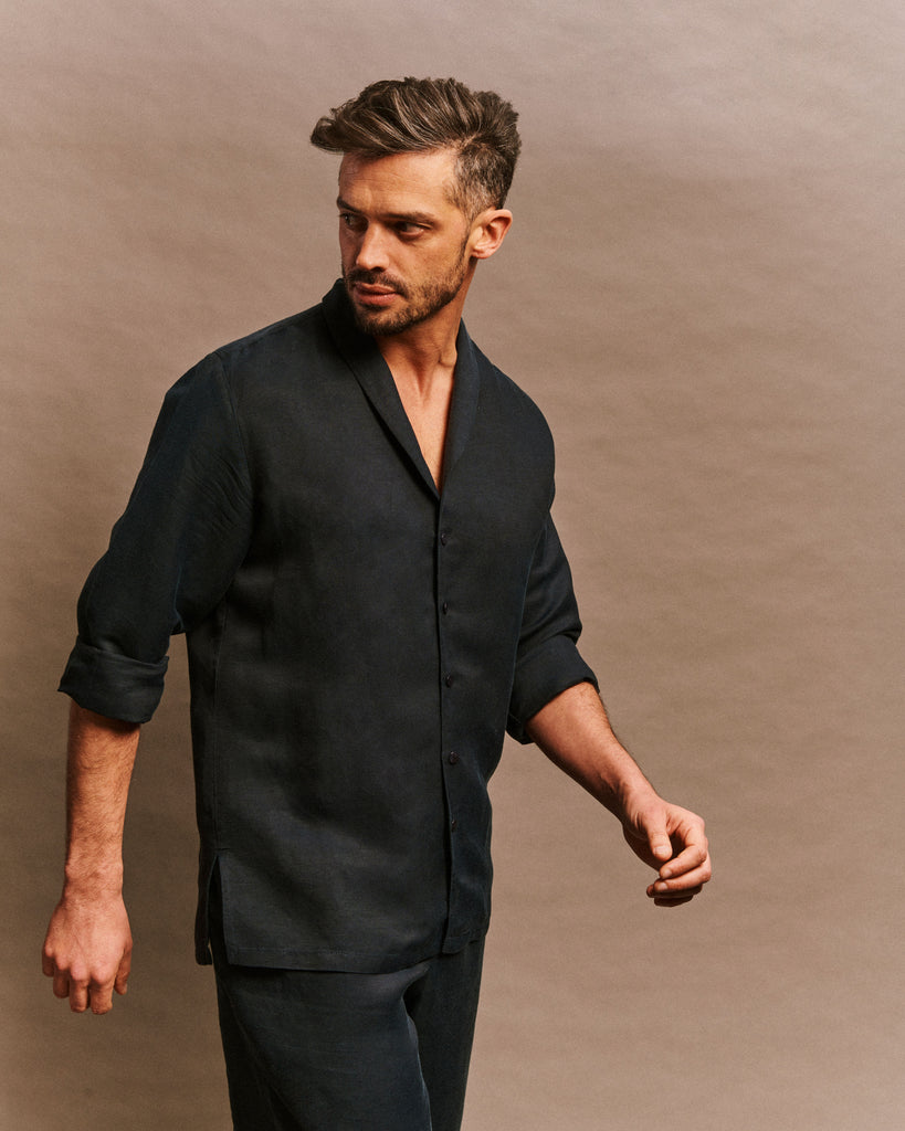 Men and women long sleeve shirt in blue marine black linen deadstock fabric smocking collar shawl collar mother of pearl buttons model Françoise LES DUNES.