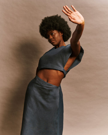Men and women asymmetrical wrap skirt in blue marine black linen deadstock fabric with mother-of-pearl buttons model Odette LES DUNES.